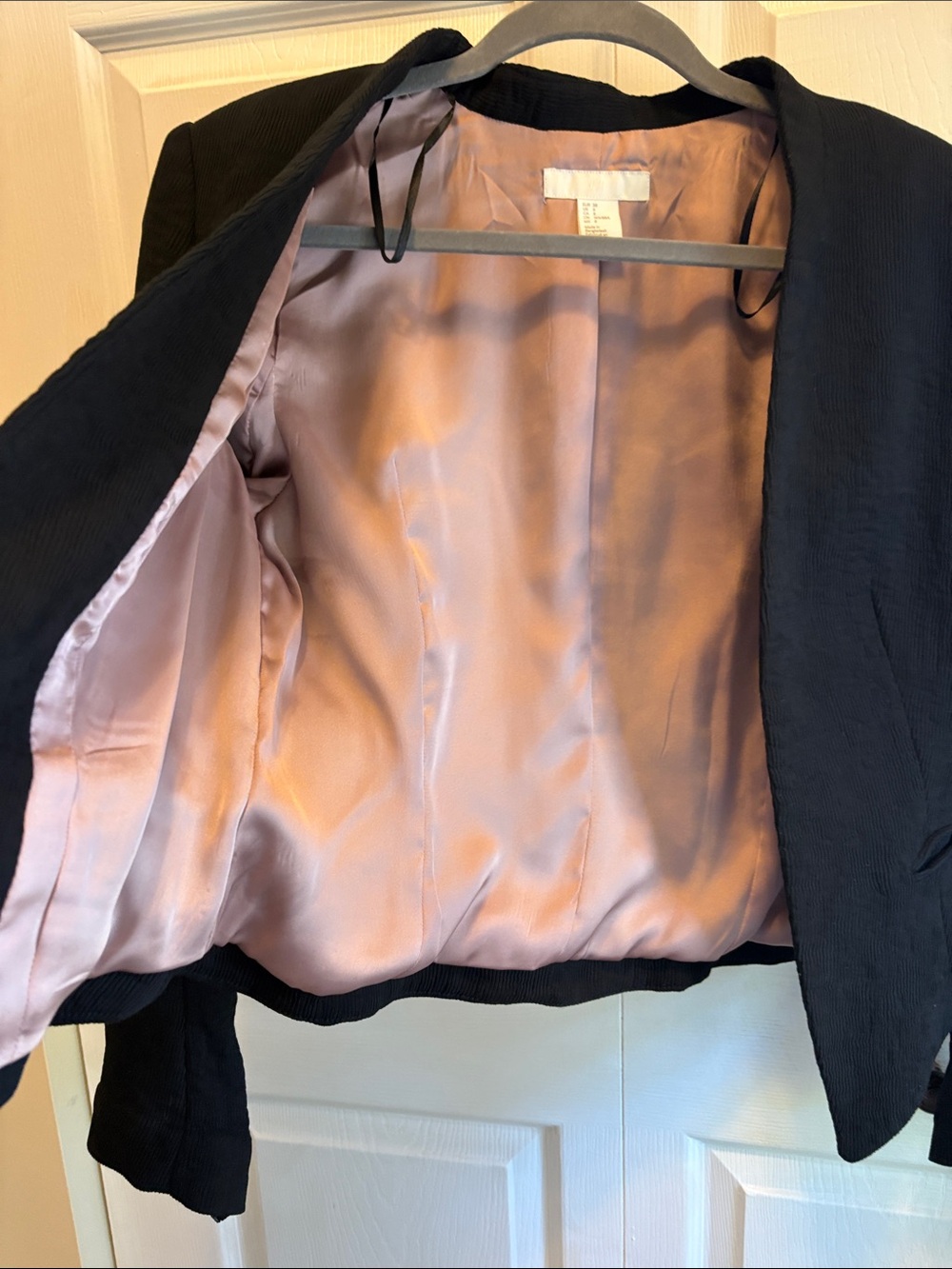 H&M Black Open-Front Blazer with Pink Satin Lining - Picture 4 of 11
